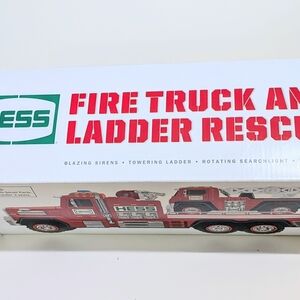 Hess Red Fire Truck with Ladder and Lights New in  Box Vintage Collectable